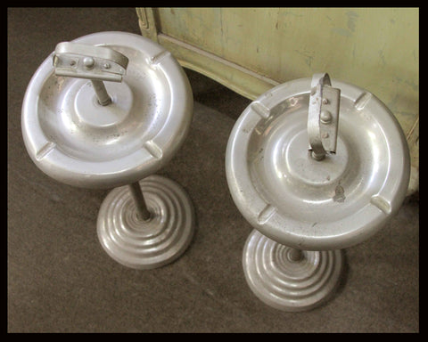 II.151 PAR DE CENICEROS