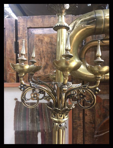 II.899 PAR DE CANDELABROS ALTOS DE BRONCE