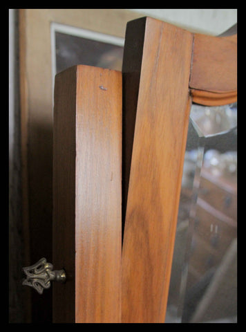 I.93 CÓMODA TOCADOR DE MADERA Y MÁRMOL