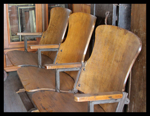 I.98 BUTACAS DE TEATRO ANTIGUAS