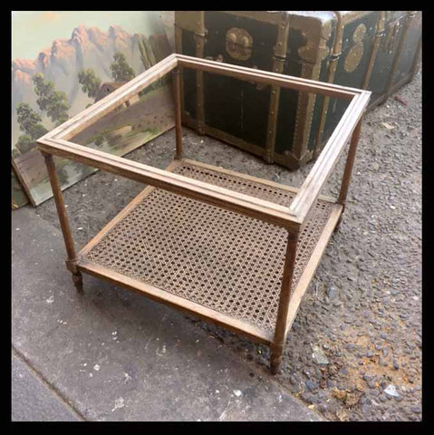 I.532 MESA LATERAL DE JUNCO Y VIDRIO