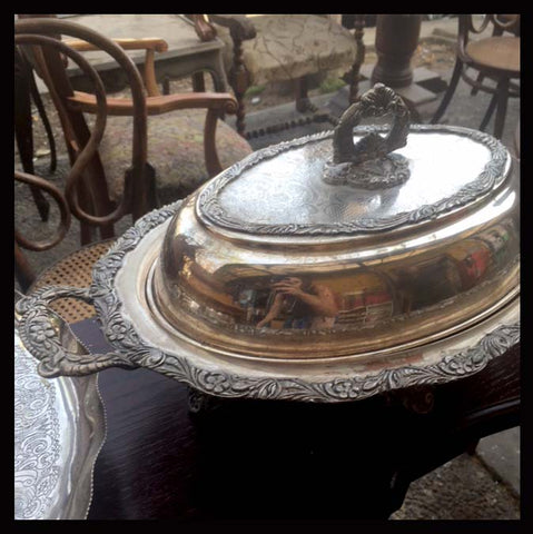 II.873 FUENTE CON TAPA DE PLAQUÉ