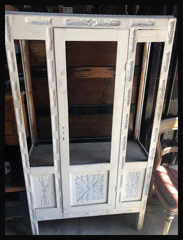 I.1316 VITRINA TALLADA