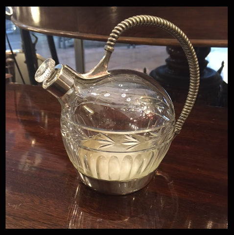 II.884 LICORERO ANTIGUO, USO COMO SALSERO