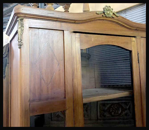 I.1329 VITRINA DE MADERA