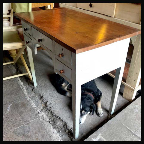 I.1331 PEQUEÑO ESCRITORIO PATINADO