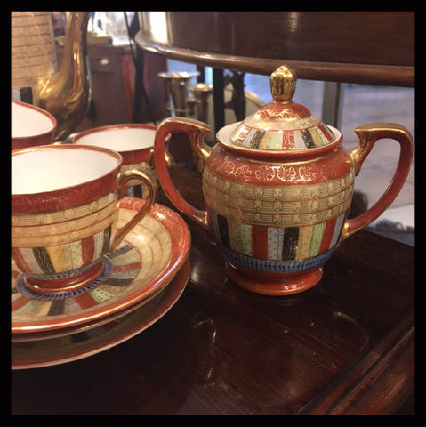 II.889 JUEGO DE TÉ JAPONÉS PARA 6 EN NARANJA Y DORADO