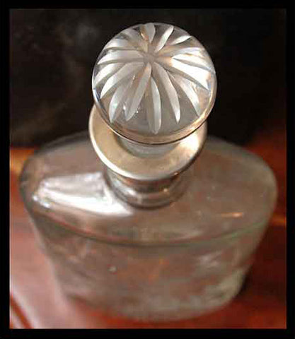 II.192 BOTELLA LICORERA