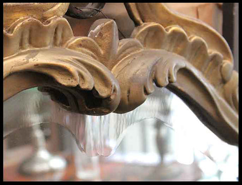 II.193 ESPEJO BISELADO CON MARCO DE MADERA