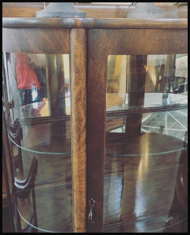 I.1346 VITRINA CURVA DE ROBLE AMERICANO