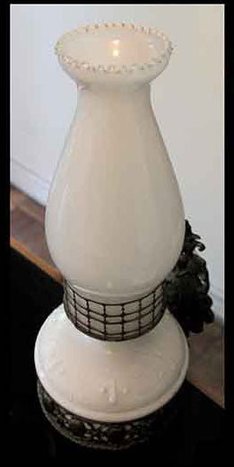 II.201 DOS APLIQUÉS DE BRONCE Y OPALINA