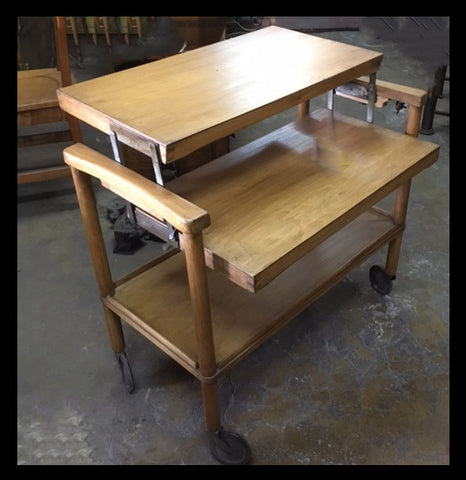 I.556 MESITA AUXILIAR CON RUEDAS