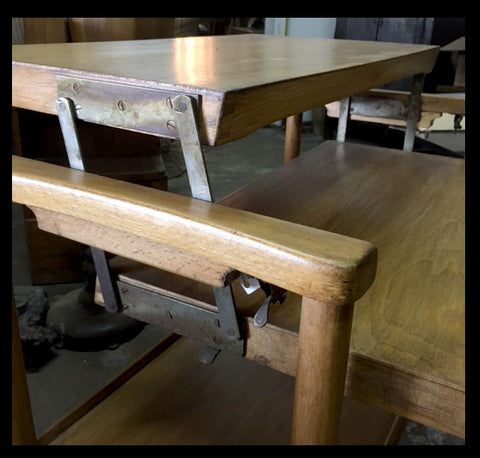 I.556 MESITA AUXILIAR CON RUEDAS