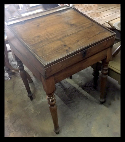 I.557 MESÓN DE DIBUJO