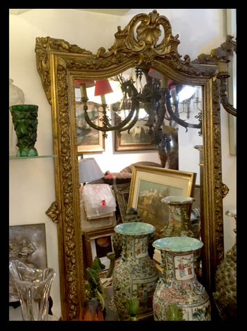 II.924 ESPEJO DORADO CON CORONACIÓN