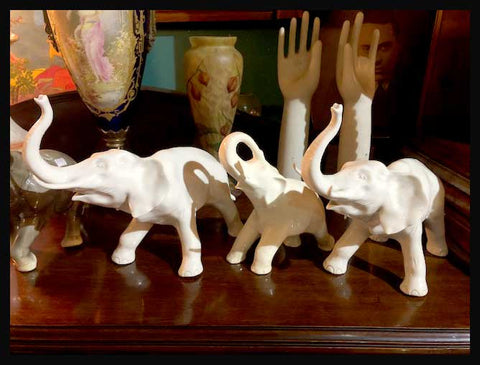 II.1923 ELEFANTES DE PORCELANA