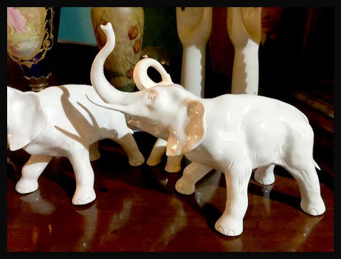 II.1923 ELEFANTES DE PORCELANA