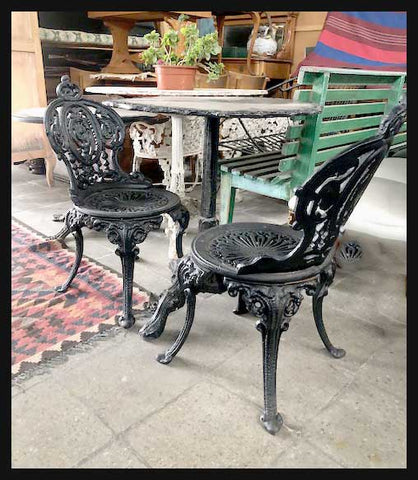 I.1667 MESA Y SILLAS NEGRAS DE FIERRO