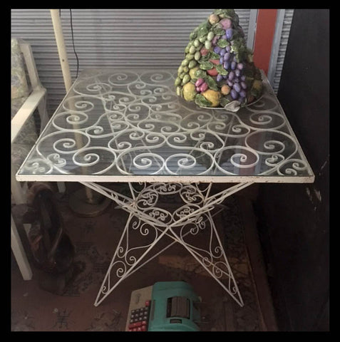 I.566 MESA DE FIERRO FORJADO BLANCA
