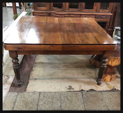 I.1670 MESA CUADRADA DE RAULÍ