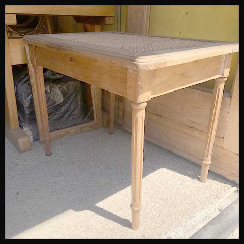 I.1389 MESA DE JUNCO