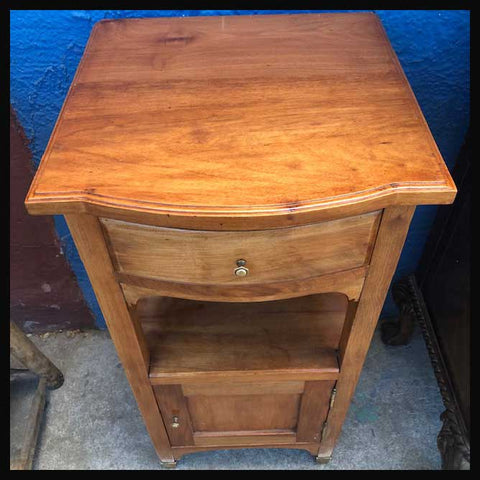 I.1390 PAR DE VELADORES DE MADERA