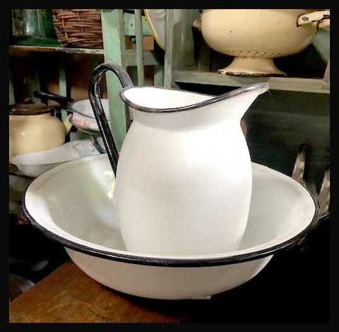 II.1936 JUEGO DE VANITORIO ENLOZADO