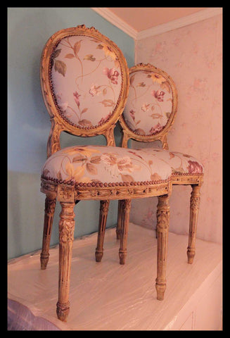 I.124 PAR DE SILLAS FLOREADAS