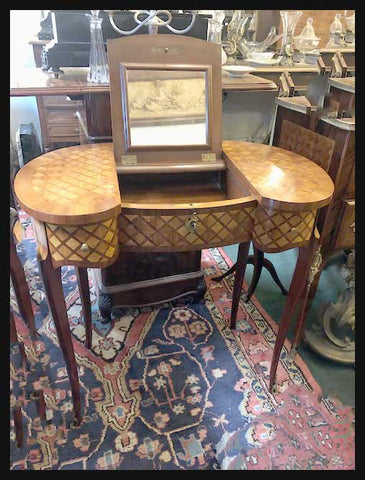 I.1687 TOCADOR CON MARQUETERÍA