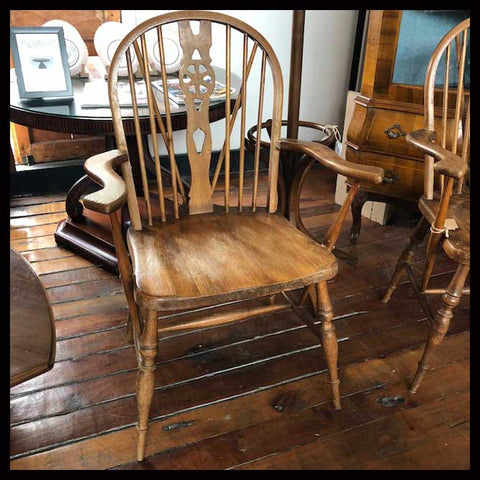 I.1048 PAR DE SITIALES WINDSOR