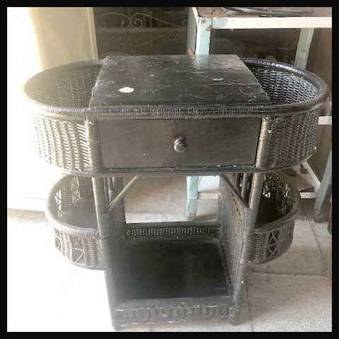 I.1407 COSTURERO DE MIMBRE