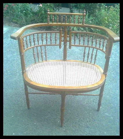 I.607 SILLÓN AMPLIO DE MADERA TORNEADA Y JUNCO