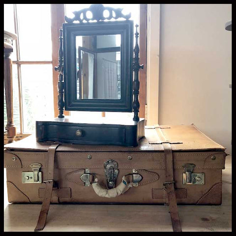 II.1605 ESPEJO DE SOBREMESA NEGRO