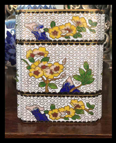 II.638 CAJITA DE TRES COMPARTIMENTOS DE CLOISONNÉ