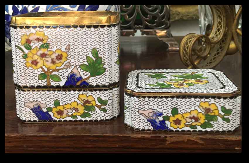 II.638 CAJITA DE TRES COMPARTIMENTOS DE CLOISONNÉ