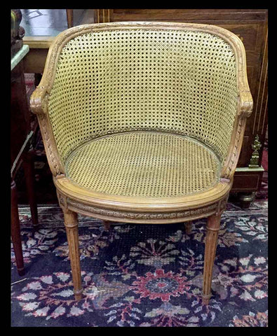 I.372 SILLÓN DE CANÉ Y MADERA TALLADA