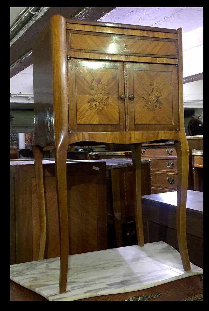 I.373 VELADOR FRANCÉS CON MARQUETERÍA