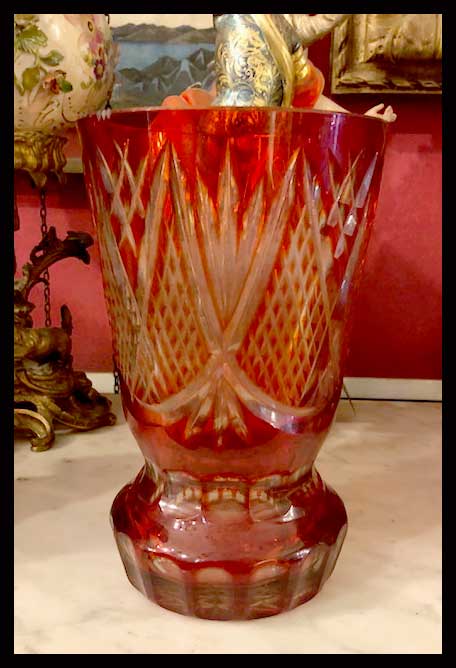 II.1607 FLORERO DE CRISTAL ROJO