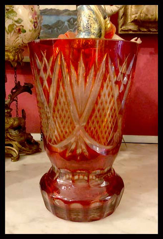 II.1607 FLORERO DE CRISTAL ROJO