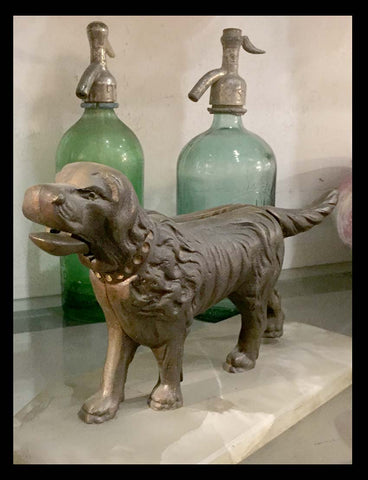 II.646 PERRO CASCANUECES DE BRONCE