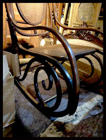 I.1062 MECEDORA TALLADA DE JUNCO