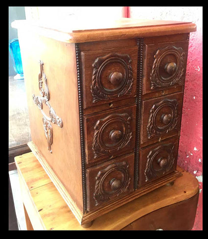 II.689 CAJONERA DE MÁQUINA DE COSER