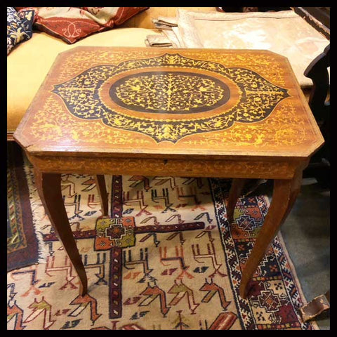 I.1064 COSTURERO CON MARQUETERÍA