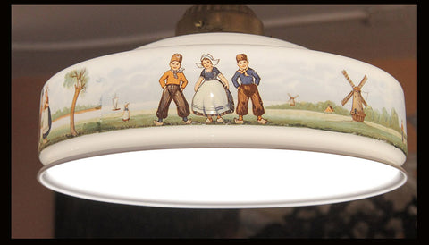 II.206 LÁMPARA DE OPALINA PINTADA