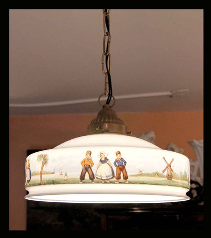 II.206 LÁMPARA DE OPALINA PINTADA