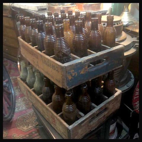 II.1946 CAJAS CON BOTELLAS