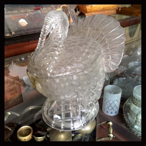 II.947 PAVO REAL DE VIDRIO CON TAPA