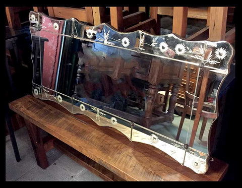 II.685 ESPEJO TALLADO