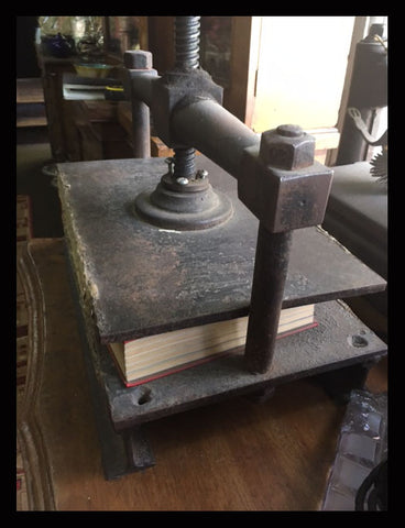 II.948 PRENSAS DE LIBRO DE DISTINTOS TAMAÑOS