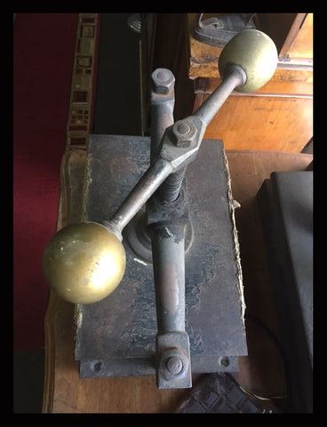 II.948 PRENSAS DE LIBRO DE DISTINTOS TAMAÑOS